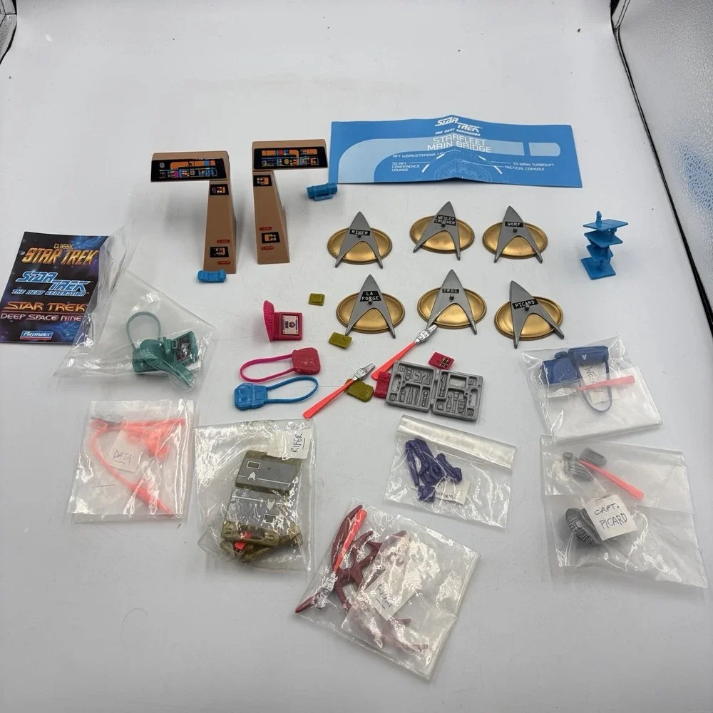Playmates Star Trek The Next Generation Enterprise Bridge Playset W/ 7 Figures